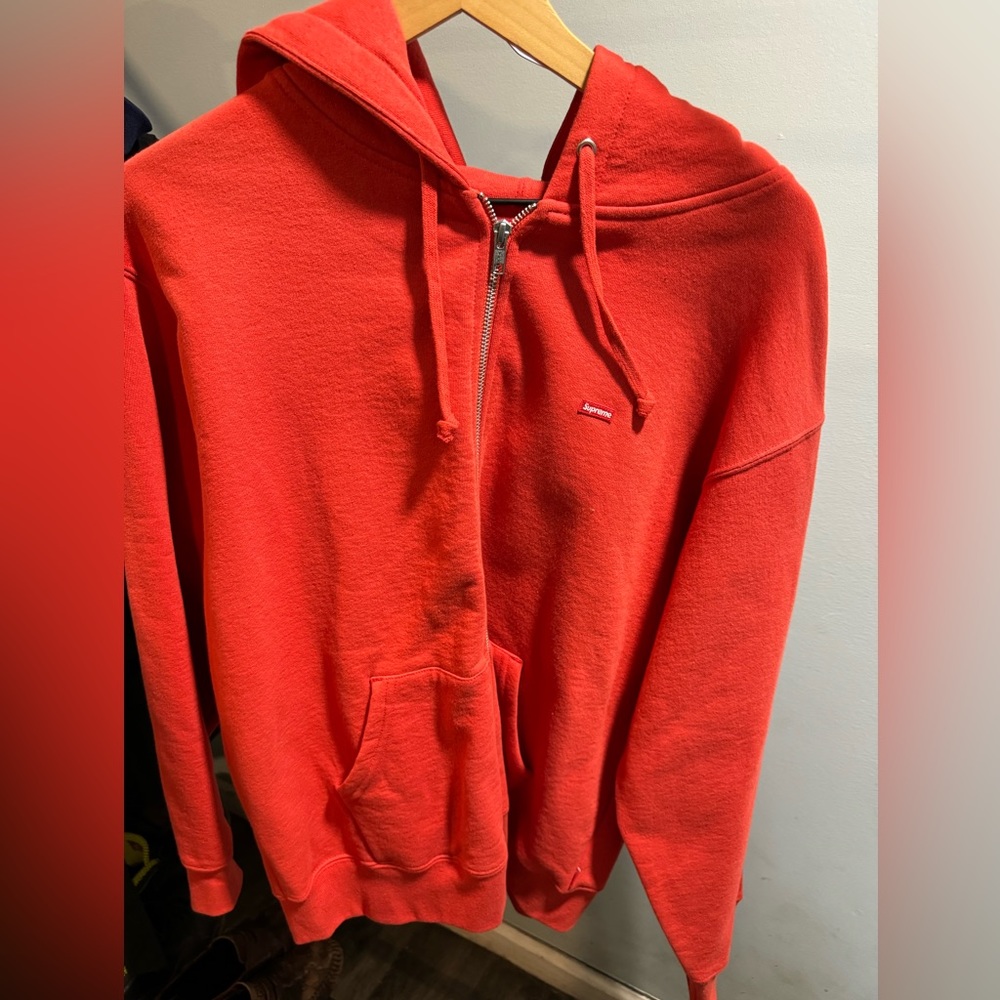 Supreme small box logo hoodie . Size medium